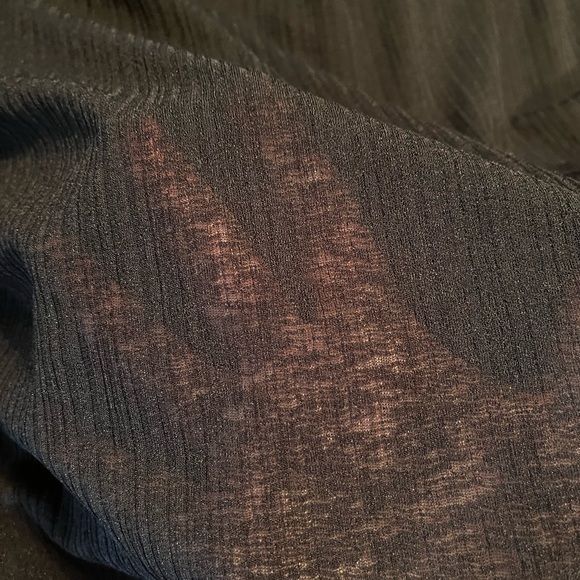 On or off shoulder flowy top - Picture 4 of 7